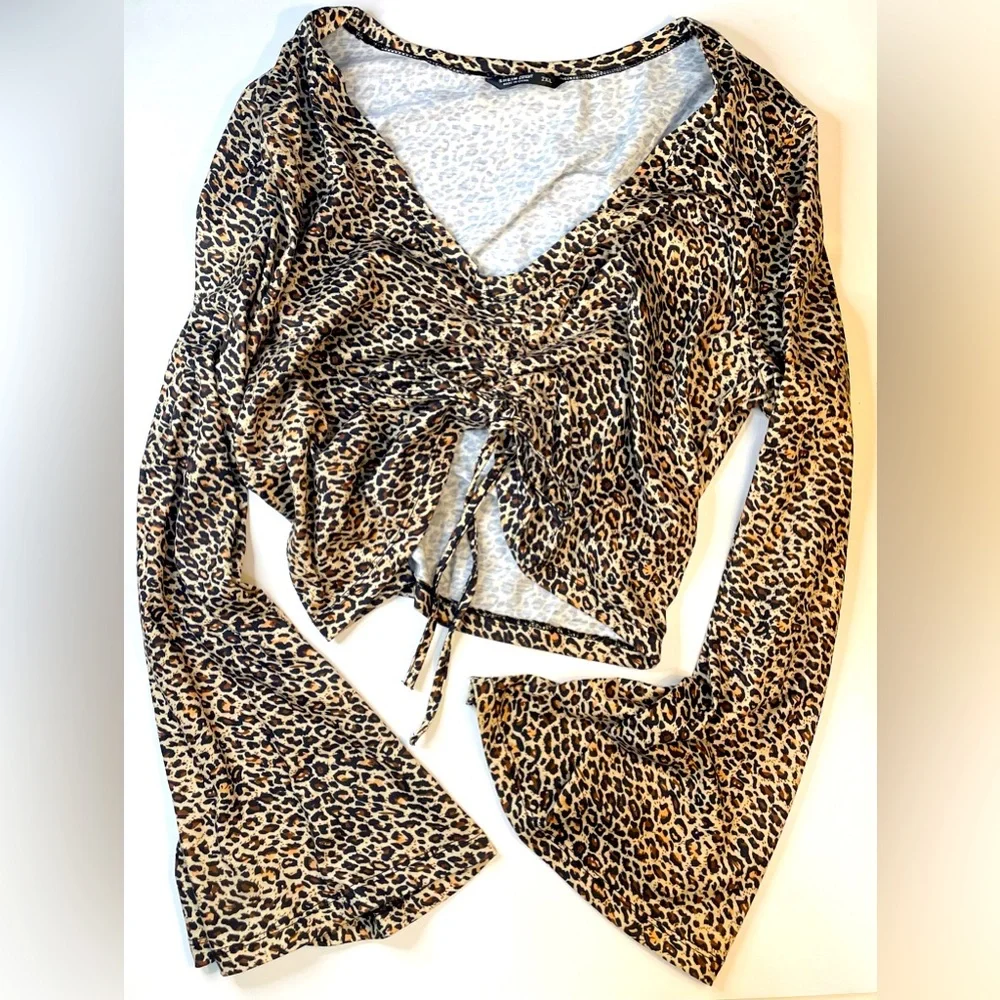 Long sleeve cropped blouse. Leopard print - Picture 1 of 3